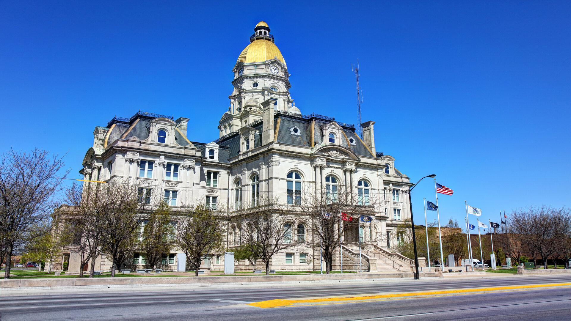 The self-proclaimed capital of the Wabash Valley, Terre Haute, Indiana, is home to over 60,700 ppl.