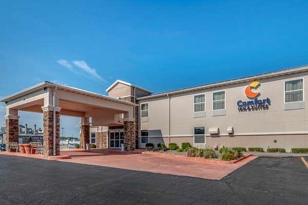 Comfort Inn and Suites Junction City - near Fort R