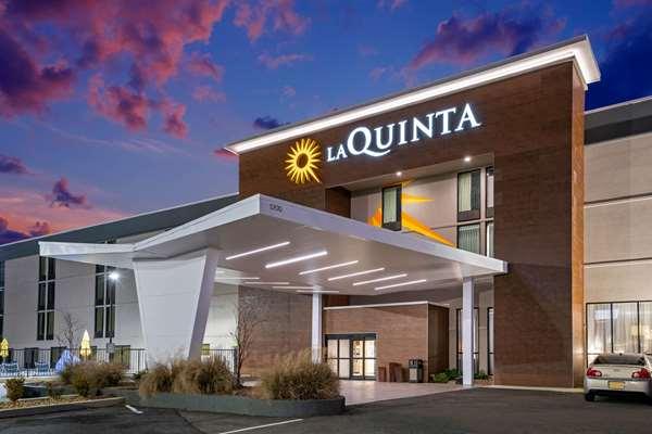 La Quinta Inn & Suites by Wyndham Columbus MS