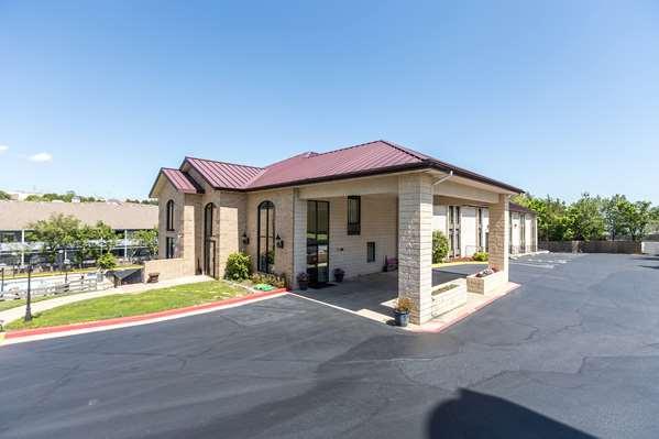 Super 8 by Wyndham Branson/Andy Williams Theatre