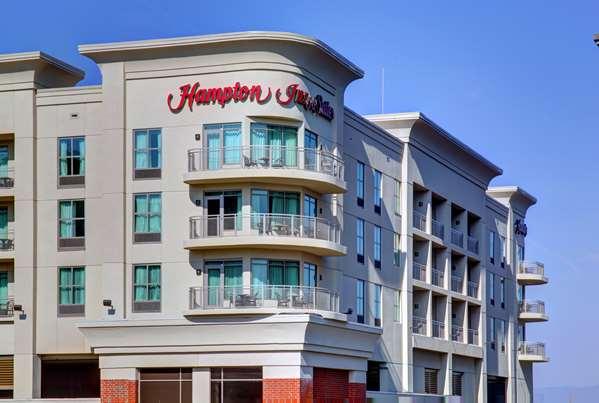 Hampton Inn & Suites Roanoke-Downtown