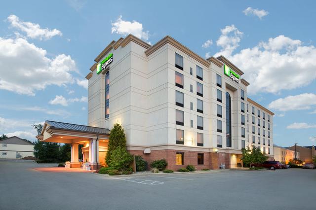 Holiday Inn Express Hotel & Suites Bloomington