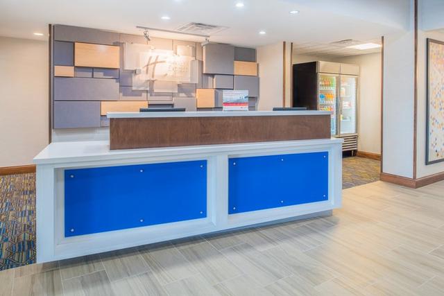 Holiday Inn Express & Suites Bismarck