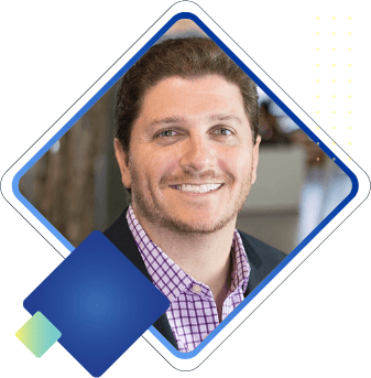 A man poses in front of a blue background, with a blue square beside him, emphasizing a cohesive color scheme.