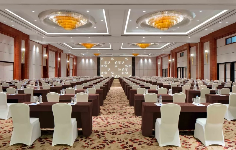 The Santa Maria Grand Ballroom at the Shangri-La Hotel in Chengdu, China, features a theater-style setup.