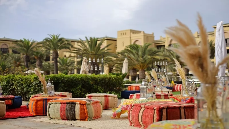 A scenic outdoor lounge at Anantara Sir Bani Yas Island with cushioned seating and lush greenery.