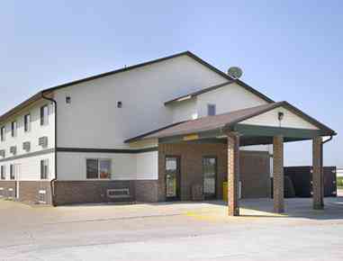 Super 8 by Wyndham Mendota in Mendota, IL