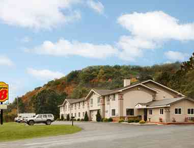 Elkins, WV의 Super 8 by Wyndham Elkins