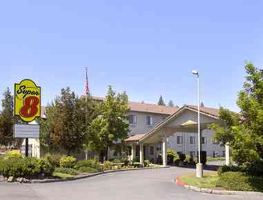 Super 8 by Wyndham Bend in Bocht, OR