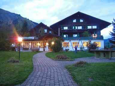 Lenk im Simmental, CH 的 Hotel Waldrand