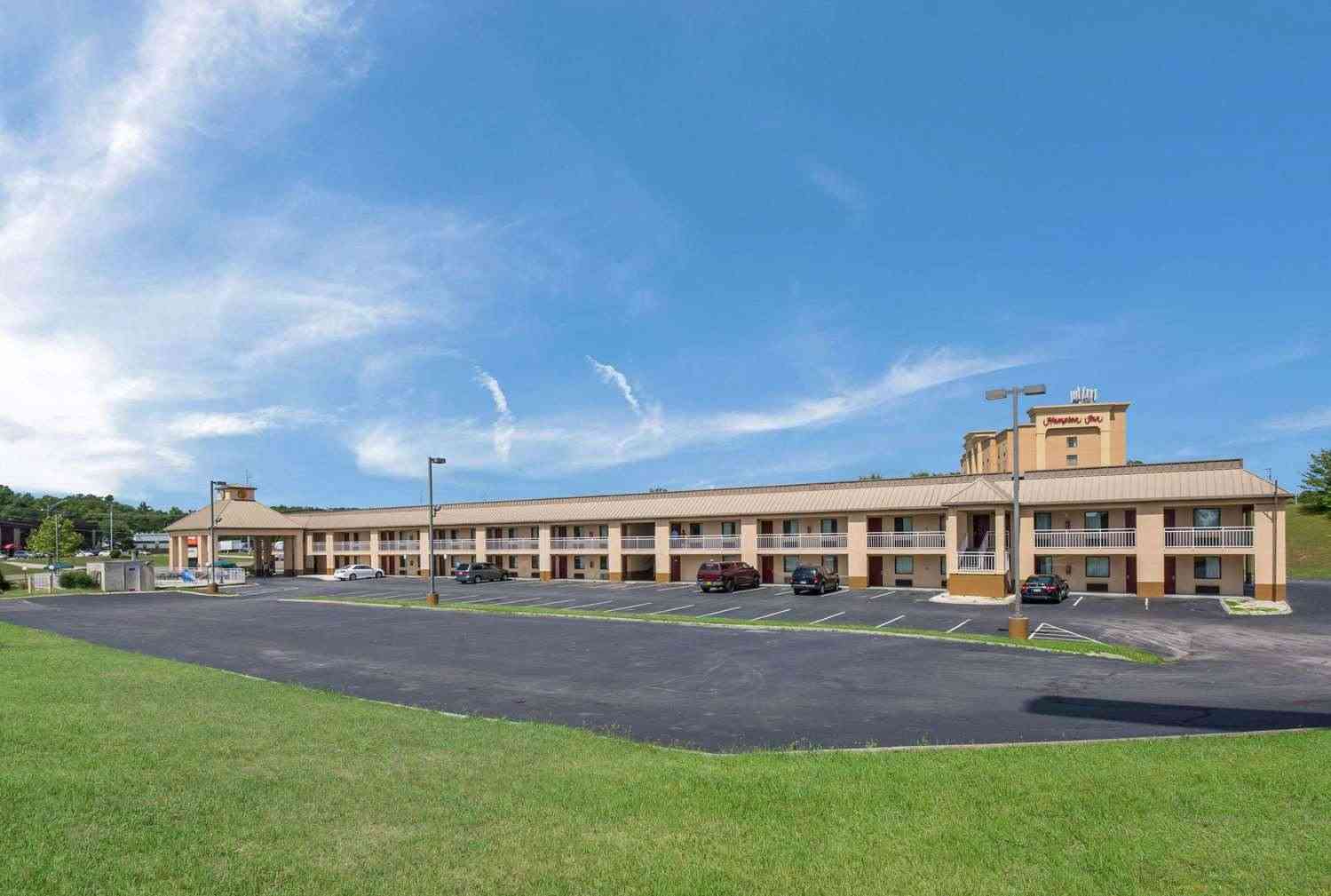 Econo Lodge Inn and Suites East in Knoxville, TN