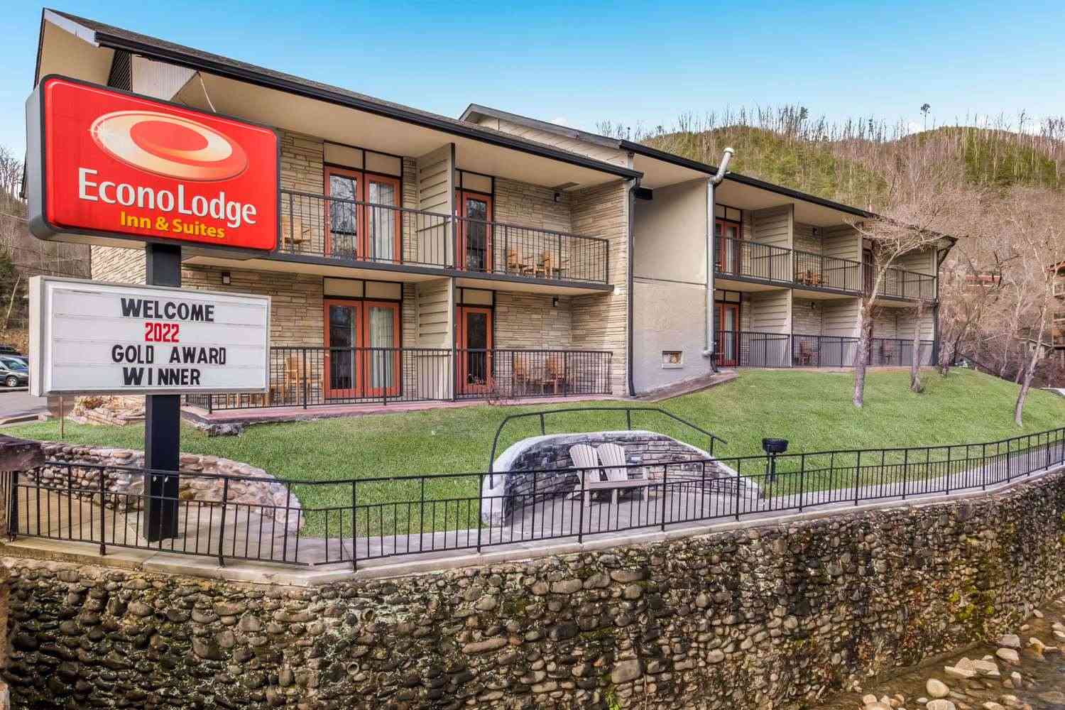 Econo Lodge Inn & Suites On The River в Gatlinburg, TN