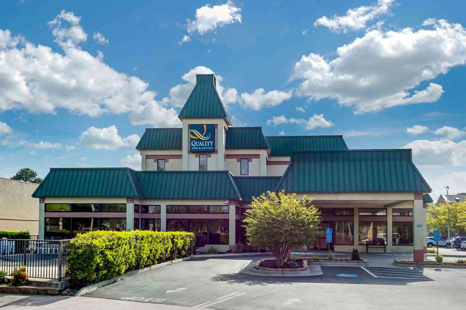 Quality Inn and Suites  Olde Town в Portsmouth, VA