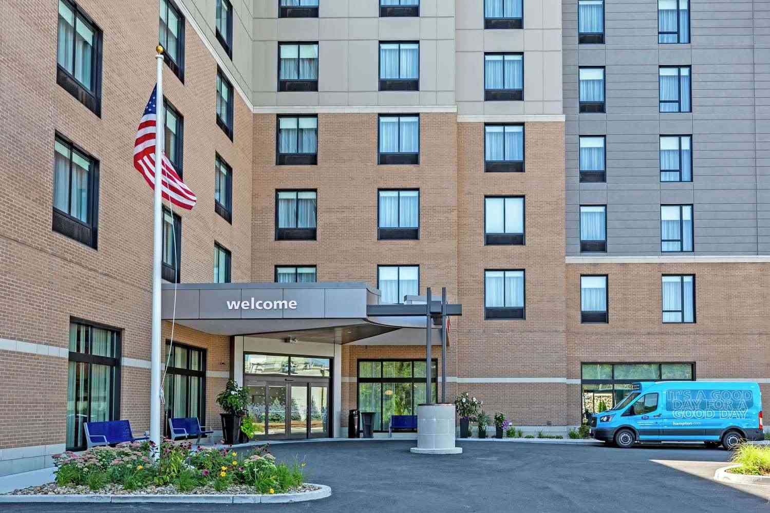Hampton Inn and Suites Boston/Waltham в Waltham, MA