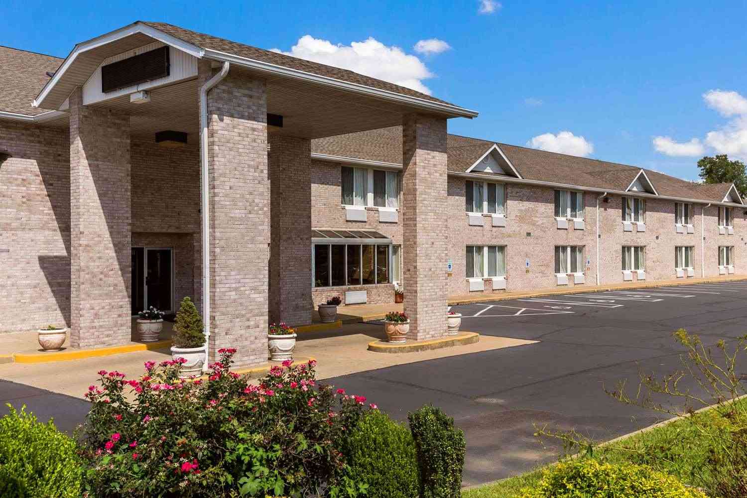 Econo Lodge  Inn and Suites, Fairview Heights, IL