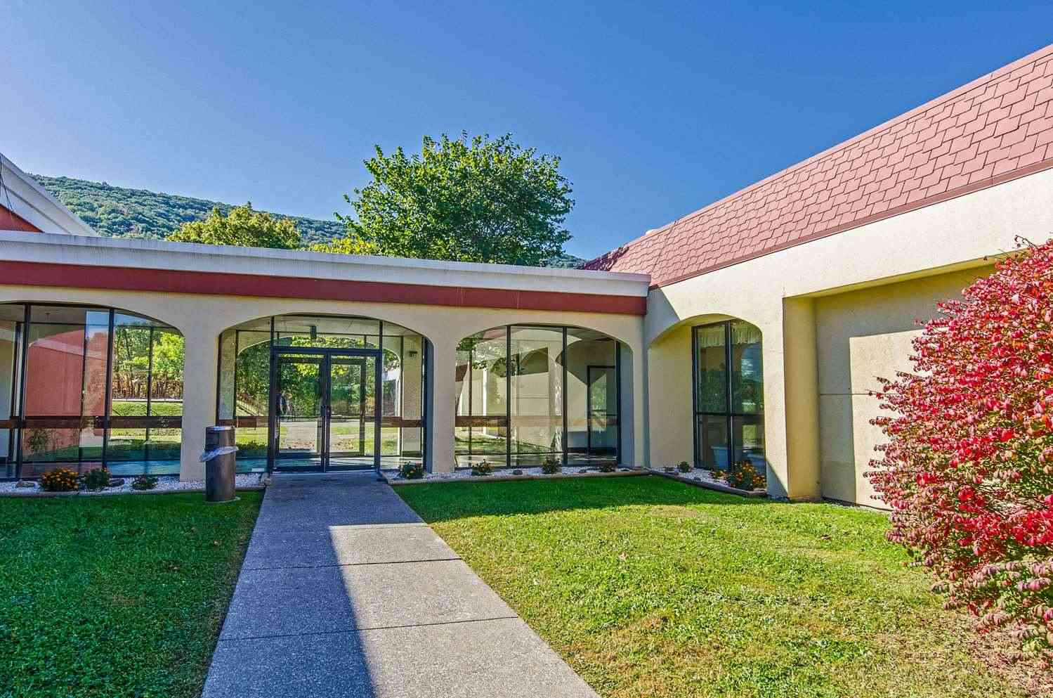 Econo Lodge Inn and Suites, Norton, VA