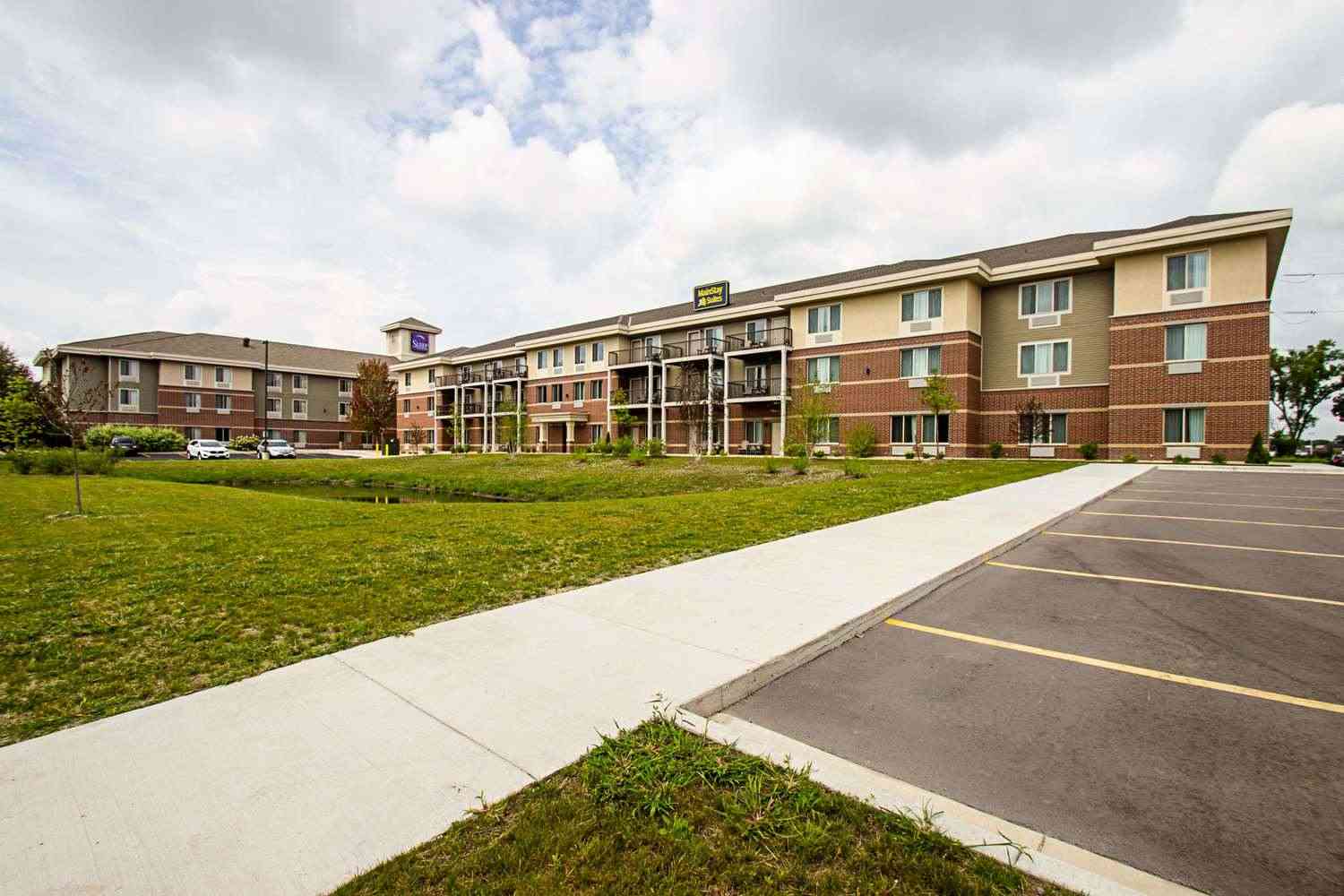 MainStay Suites Extended Stay Hotel Madison East em Madison, WI