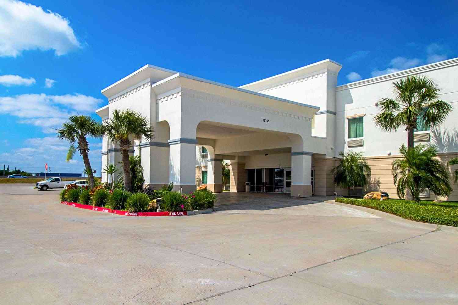 Quality Inn and Suites в Robstown, TX