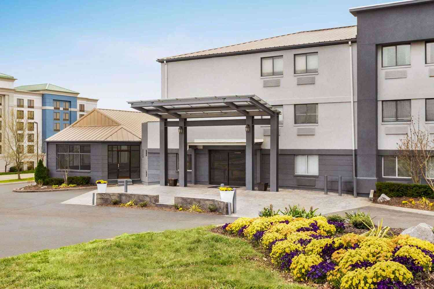 Super 8 by Wyndham Nashville Airport North a Nashville, TN