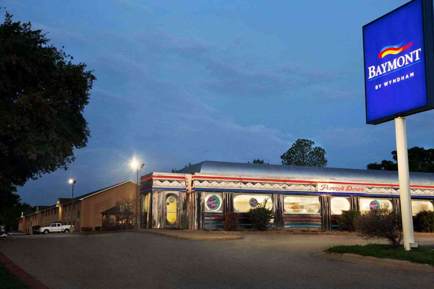 Baymont by Wyndham Hearne в Hearne, TX