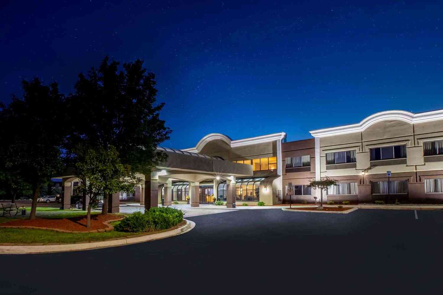 Days Inn & Suites by Wyndham Rochester Hills MI a Rochester Hills, MI