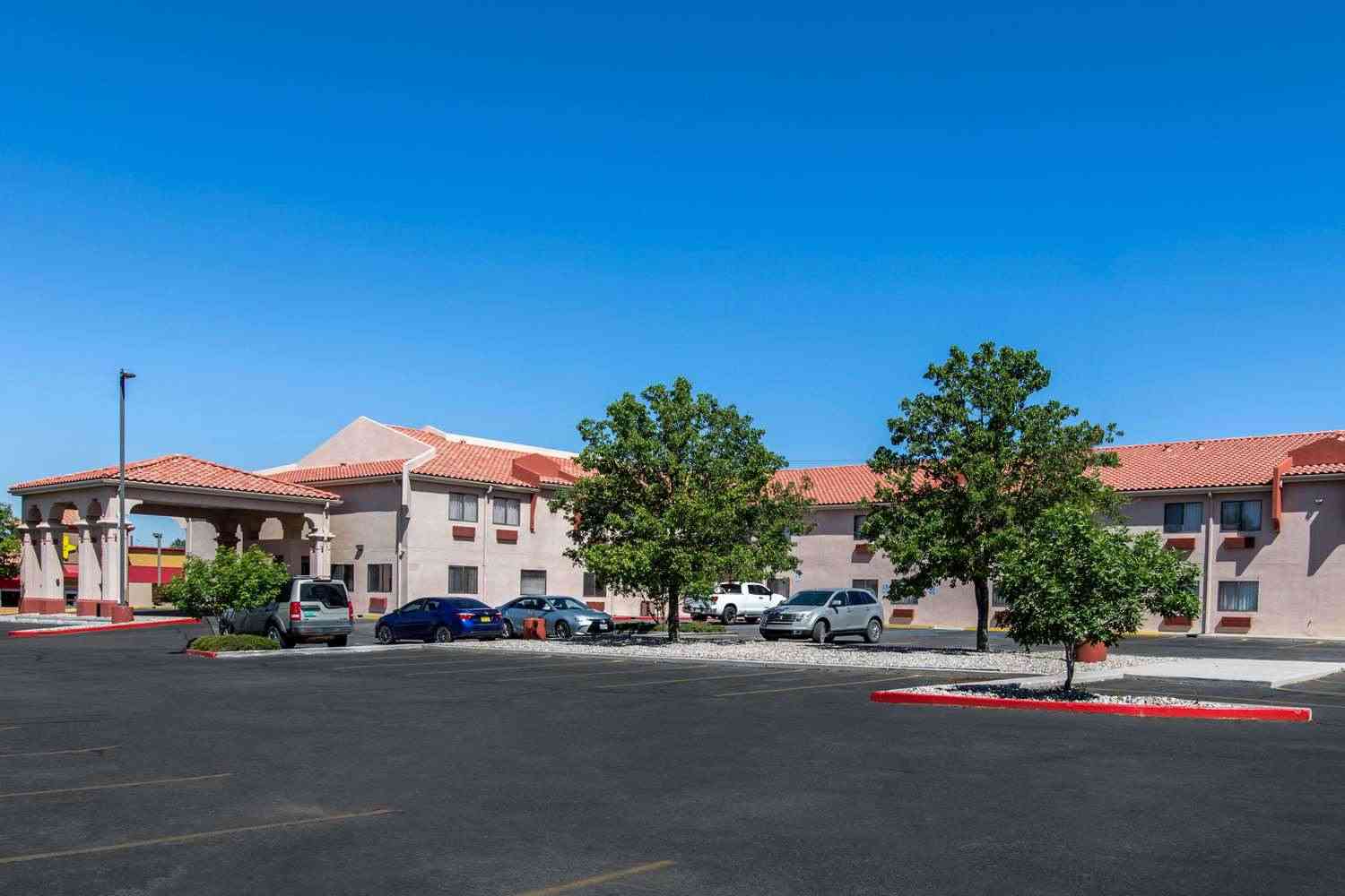 Quality Inn and Suites в Albuquerque, NM