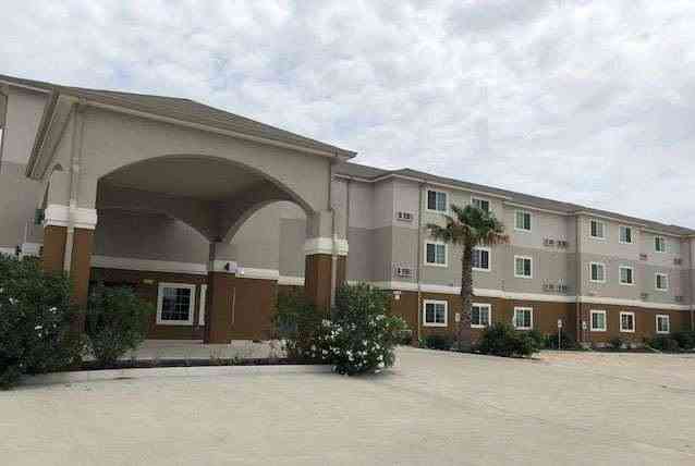 Super 8 by Wyndham Kenedy в Kenedy, TX