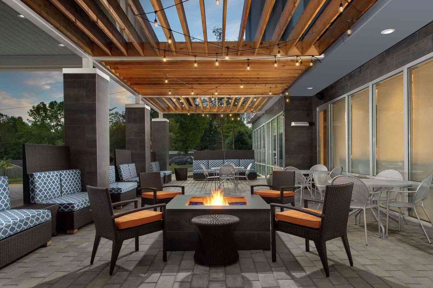 Home2 Suites by Hilton Charlottesville Downtown à Charlottesville, VA