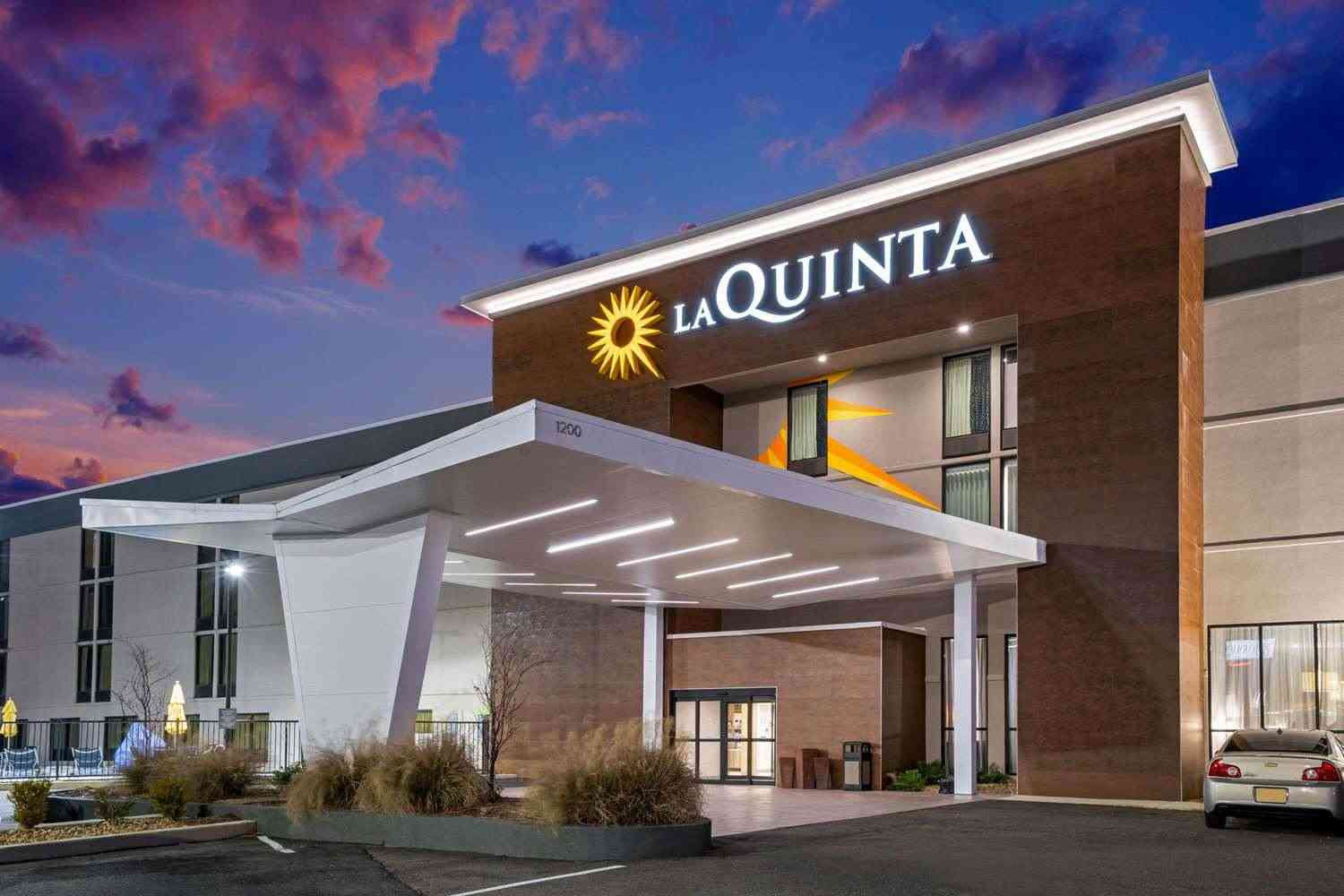 La Quinta Inn & Suites by Wyndham Columbus MS в Columbus, MS