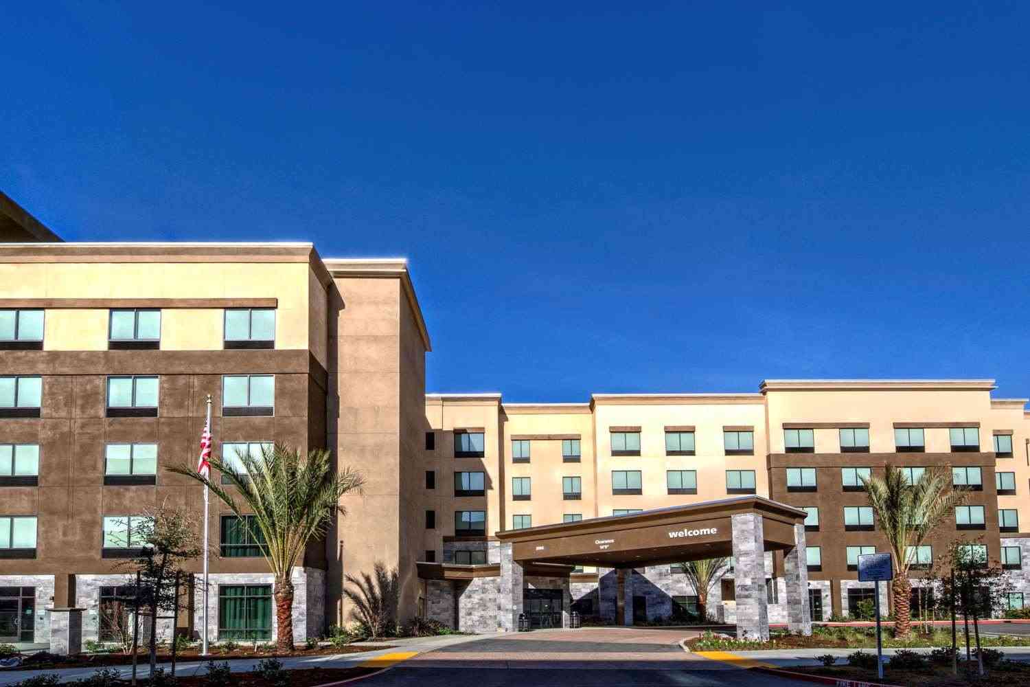 Hampton Inn & Suites San Jose Airport в San Jose, CA