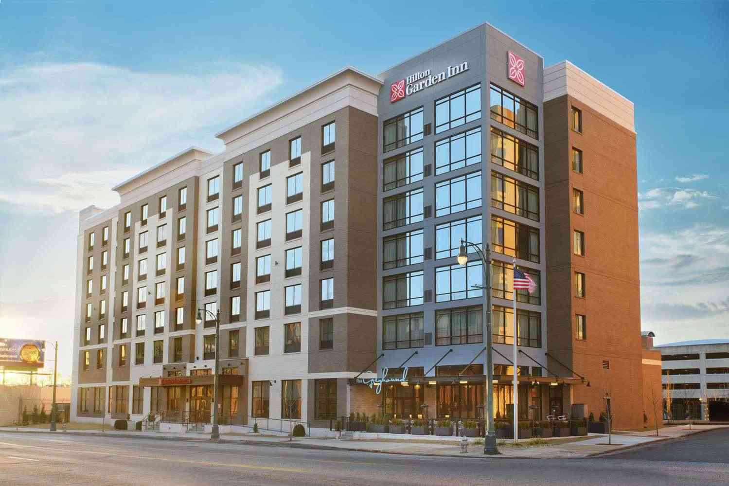 Hilton Garden Inn Memphis Downtown Beale Street в Memphis, TN