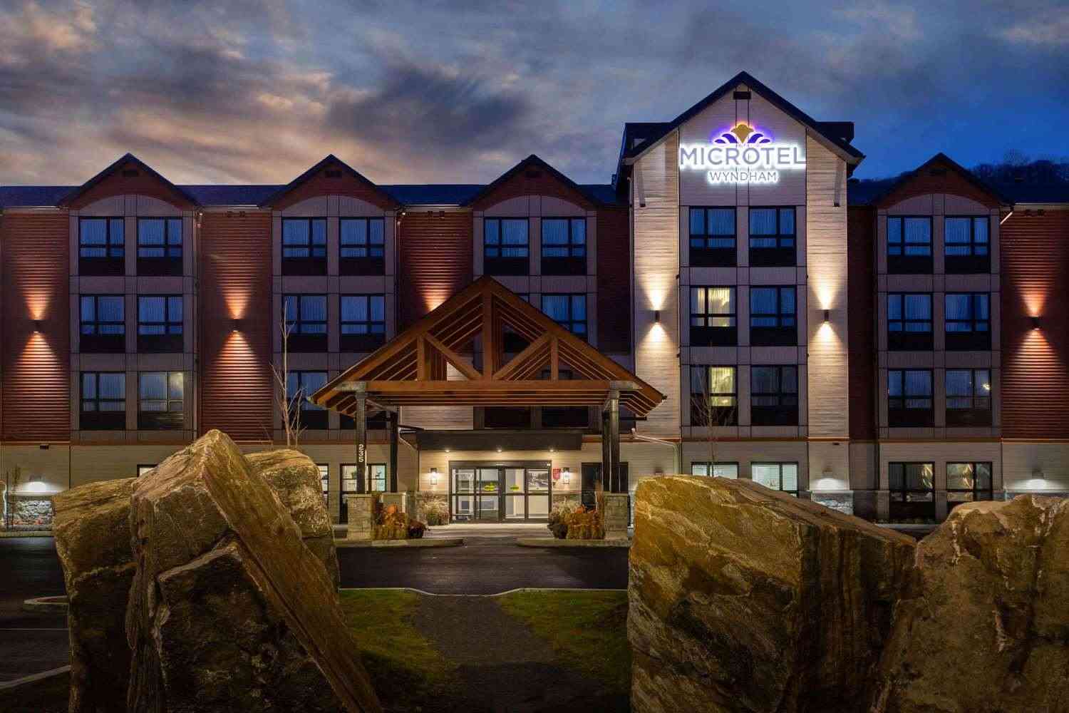 Mont-Tremblant, QC의 Microtel Inn & Suites by Wyndham Mont Tremblant