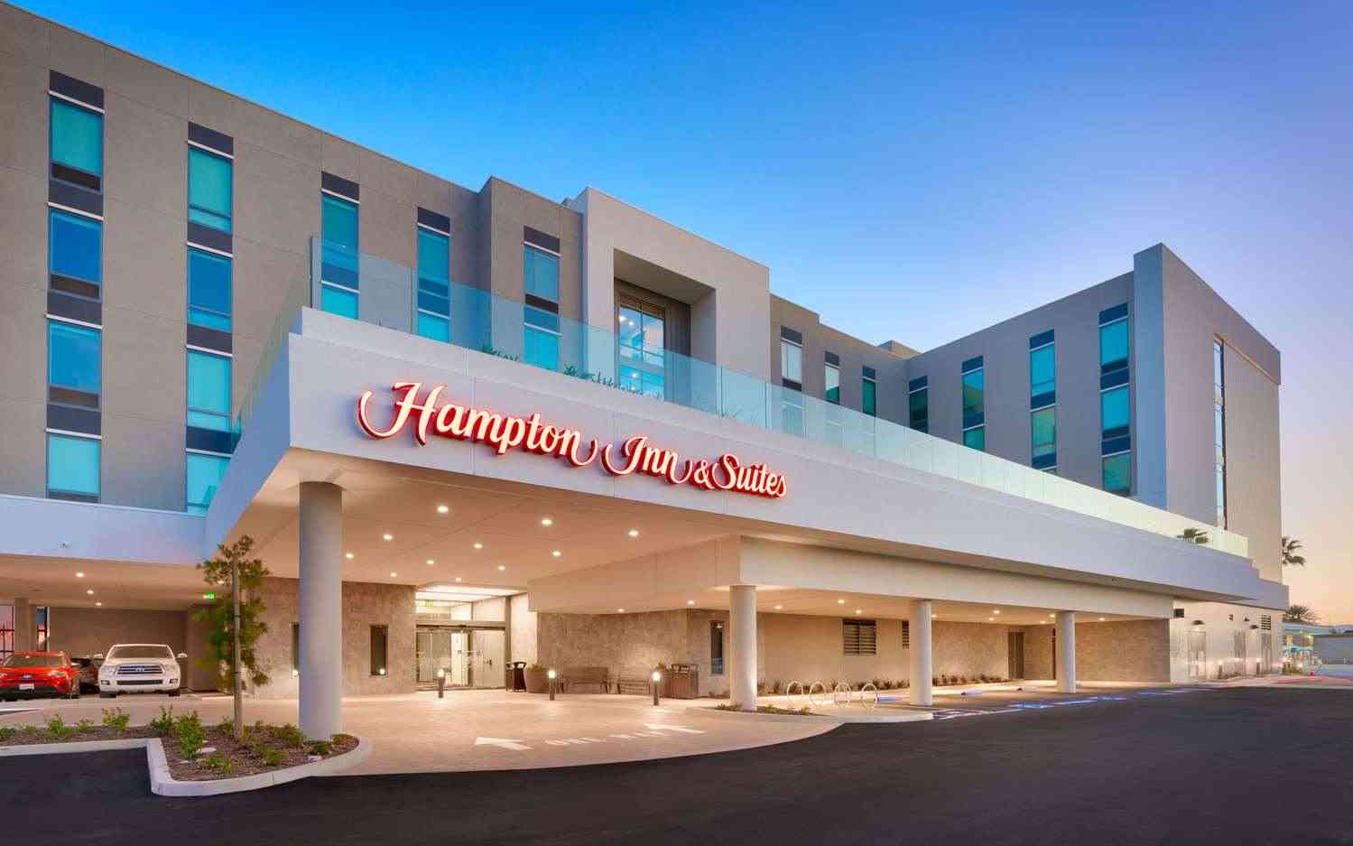 Hampton Inn  & Suites Anaheim Resort Convention Center в Anaheim, CA