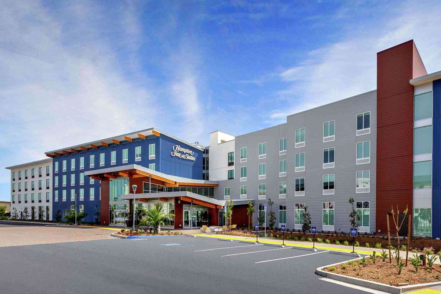 Hampton Inn & Suites San Diego Airport Liberty Station в San Diego, CA