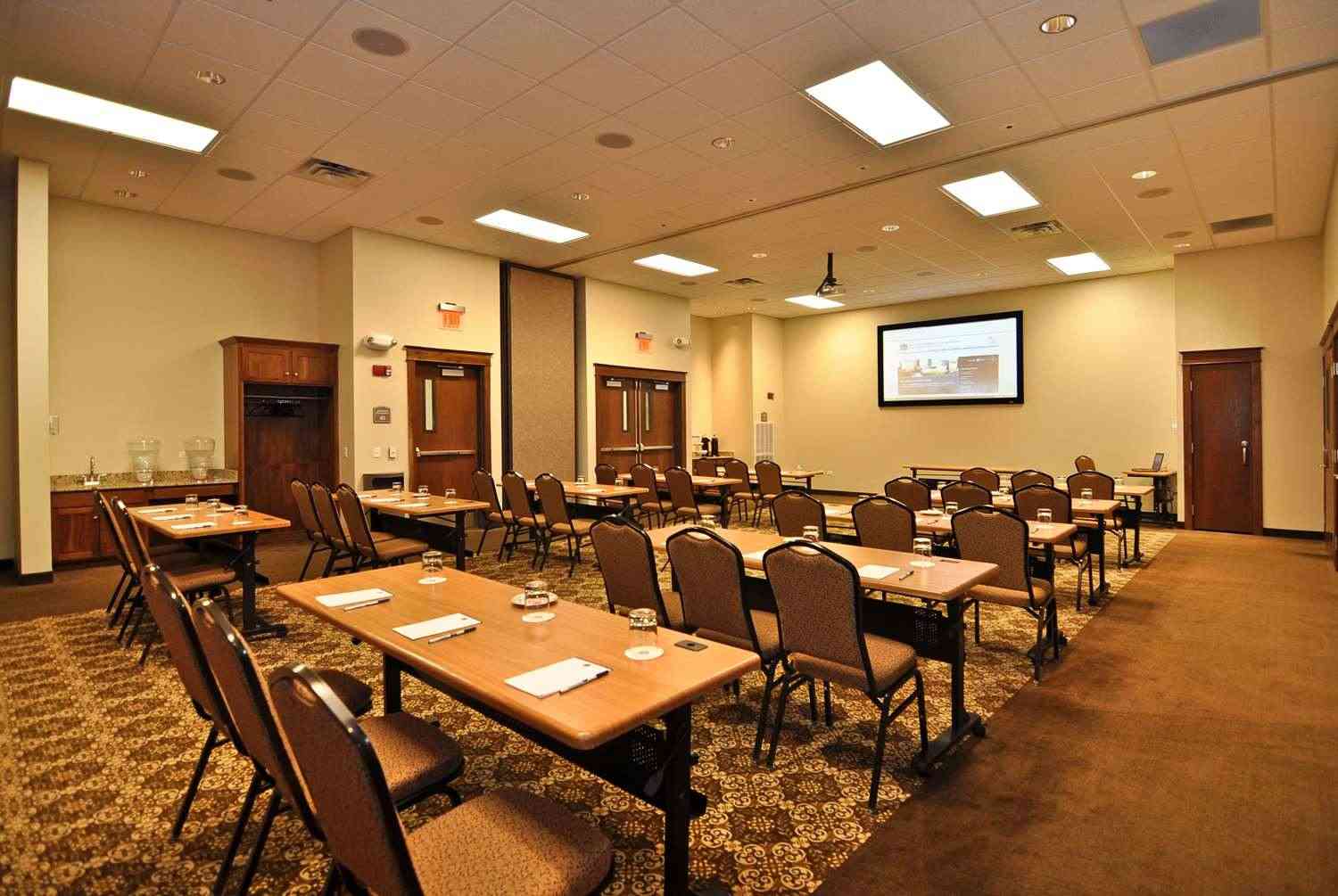 Montcler Hotel & Conference Center, Trademark by Wyndham in Sandwich, IL