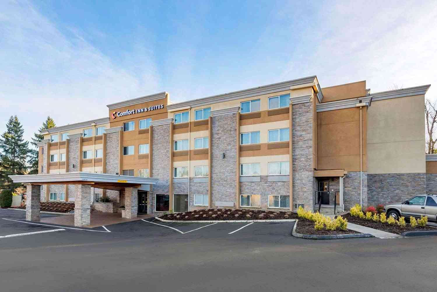 Comfort Inn and Suites Tigard near Washington Squa a Tigard, OR