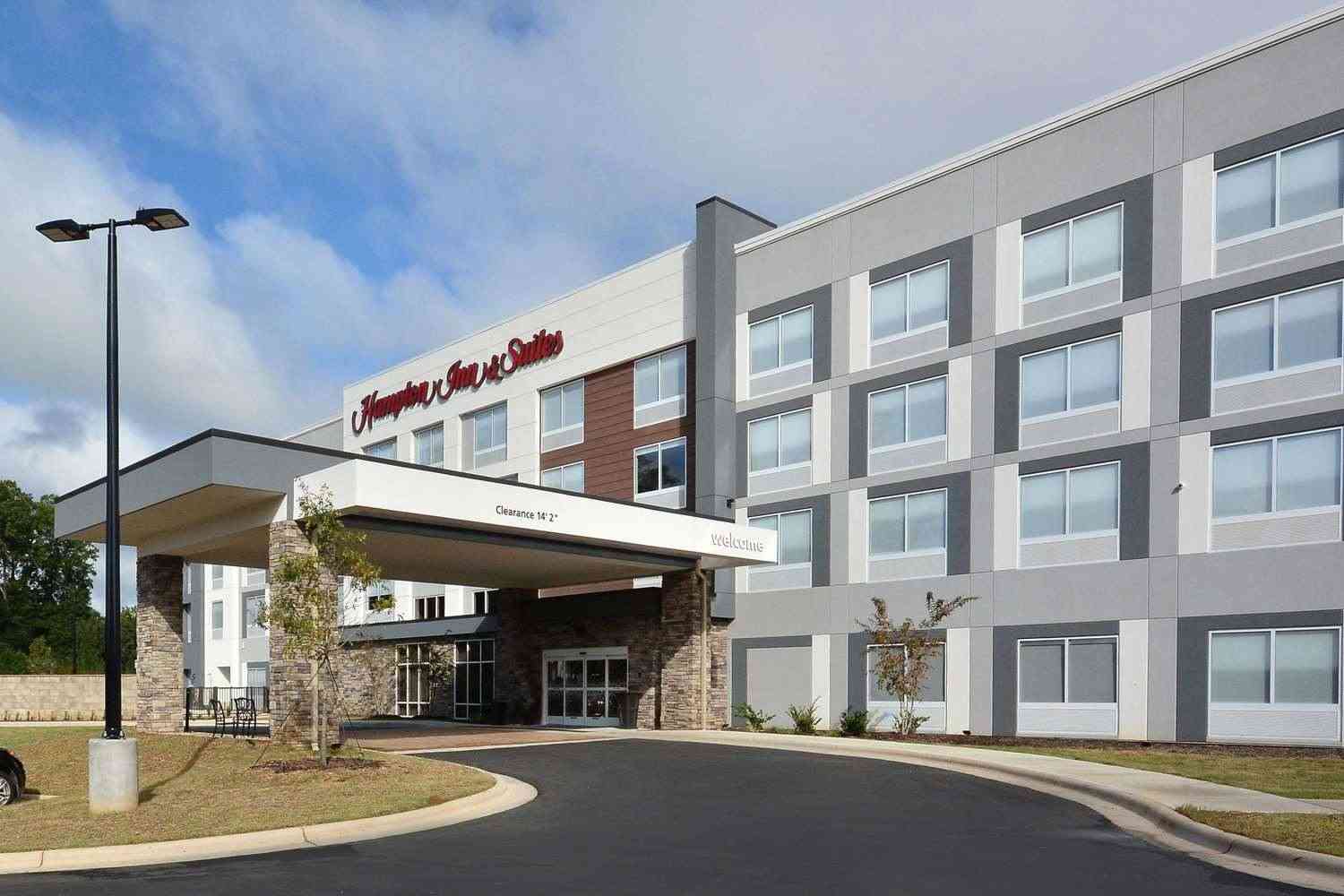 Hampton Inn & Suites by Hilton Charlotte North I 485 in Charlotte, NC