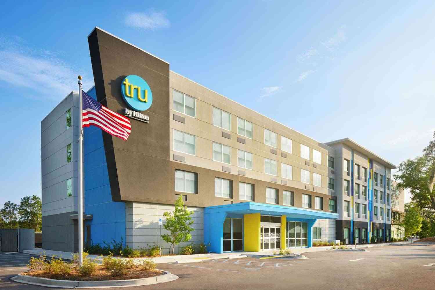 Tru by Hilton Charleston Airport в North Charleston, SC