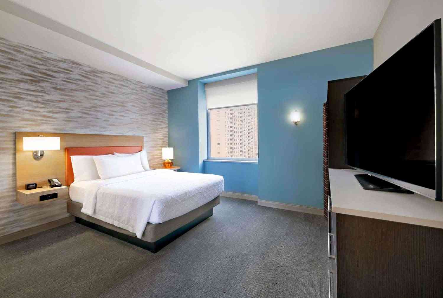 Home2 Suites by Hilton Minneapolis Downtown в Minneapolis, MN