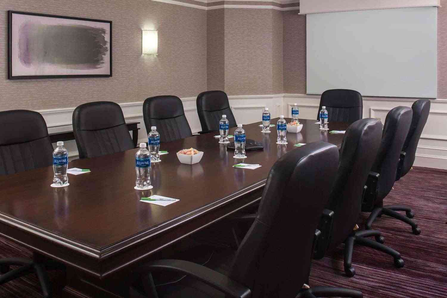 Sonesta Select Boston Lowell Chelmsford в Lowell, MA