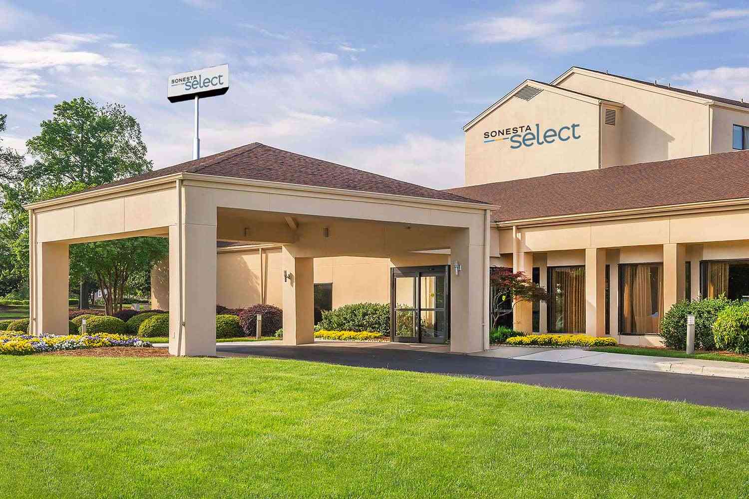 Sonesta Select Charlotte University Research Park в Charlotte, NC