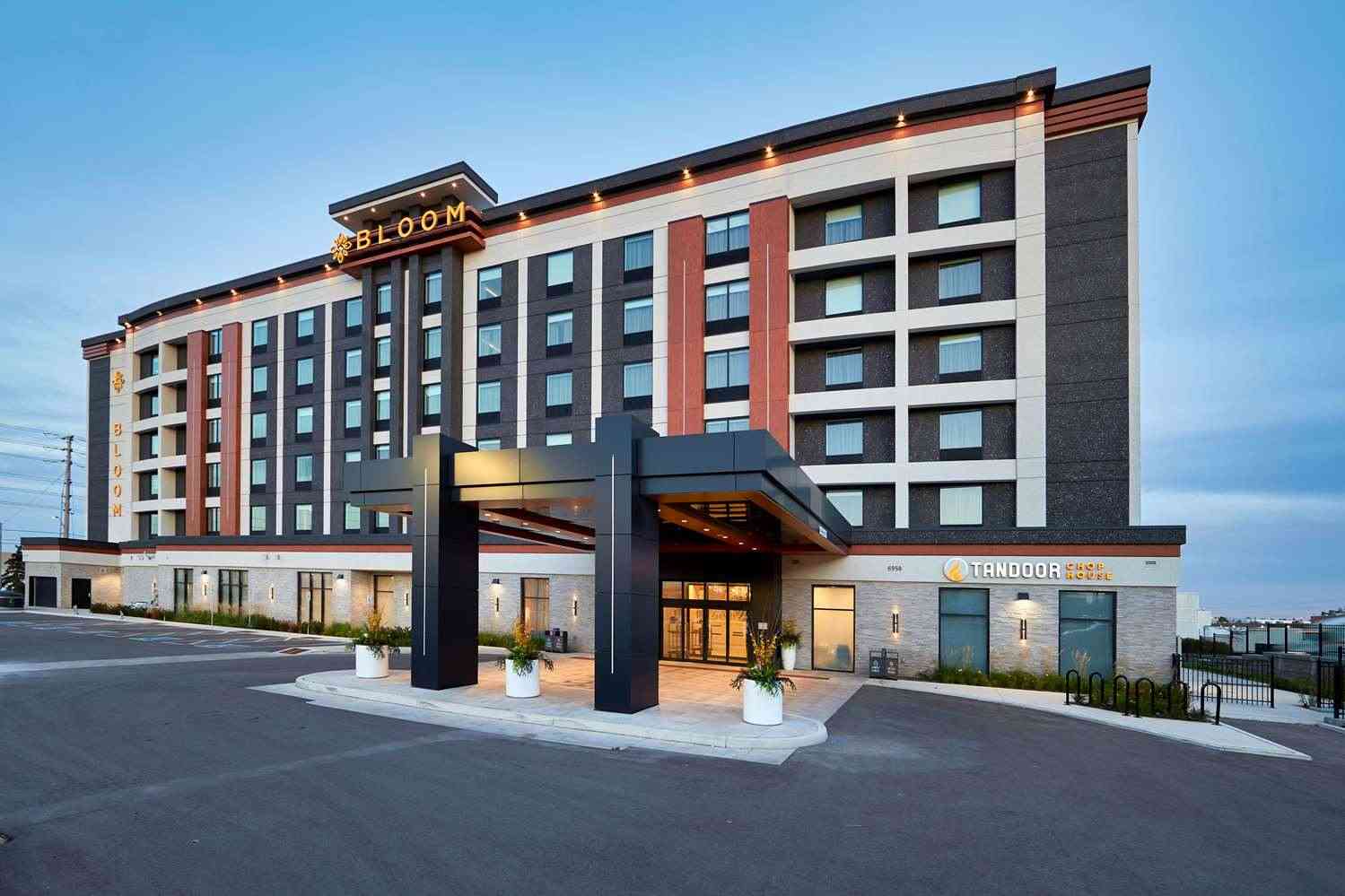 Bloom Mississauga, Tapestry Collection by Hilton в Mississauga, ON