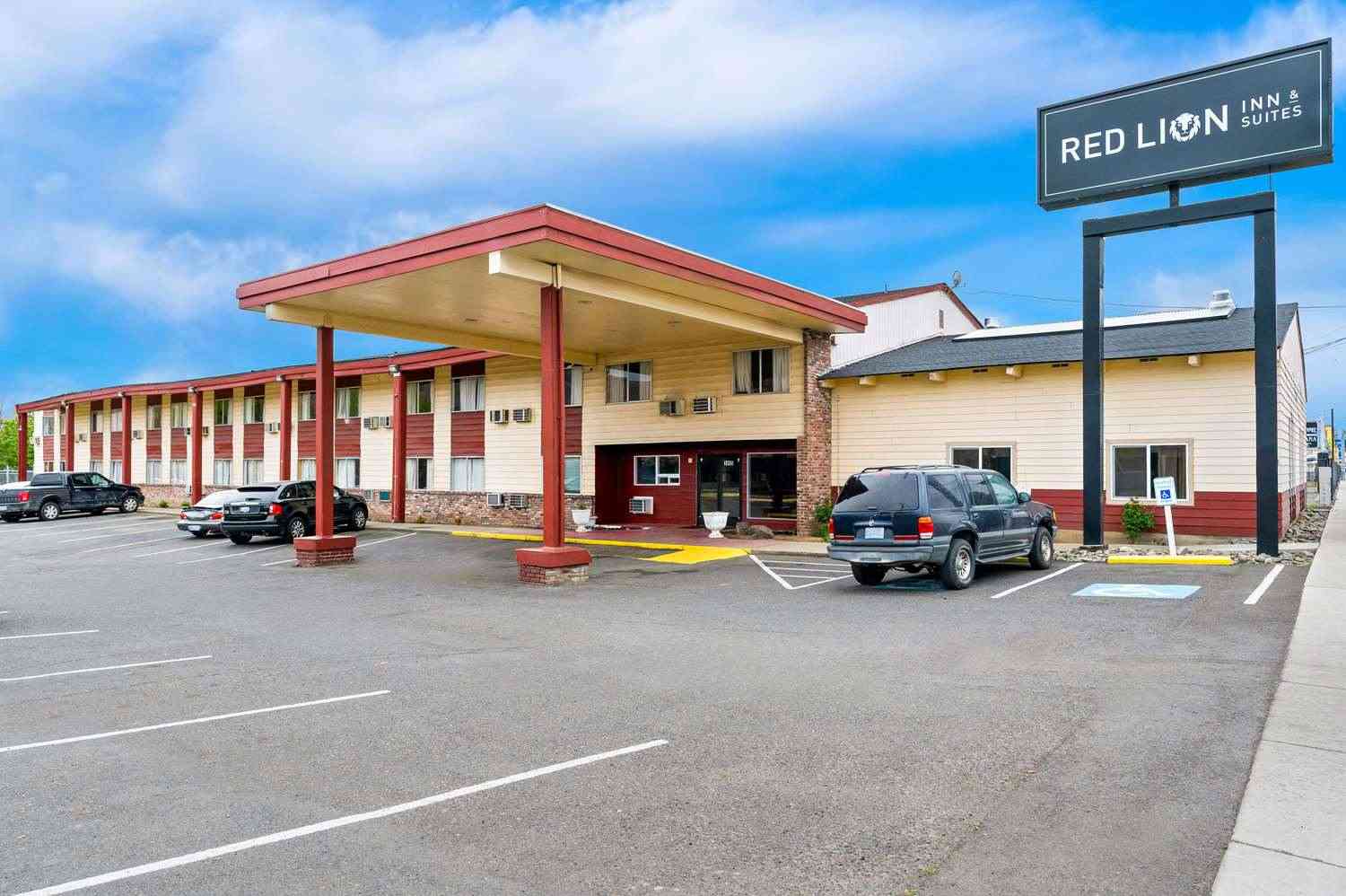 Red Lion Inn and Suites Yakima в Yakima, WA