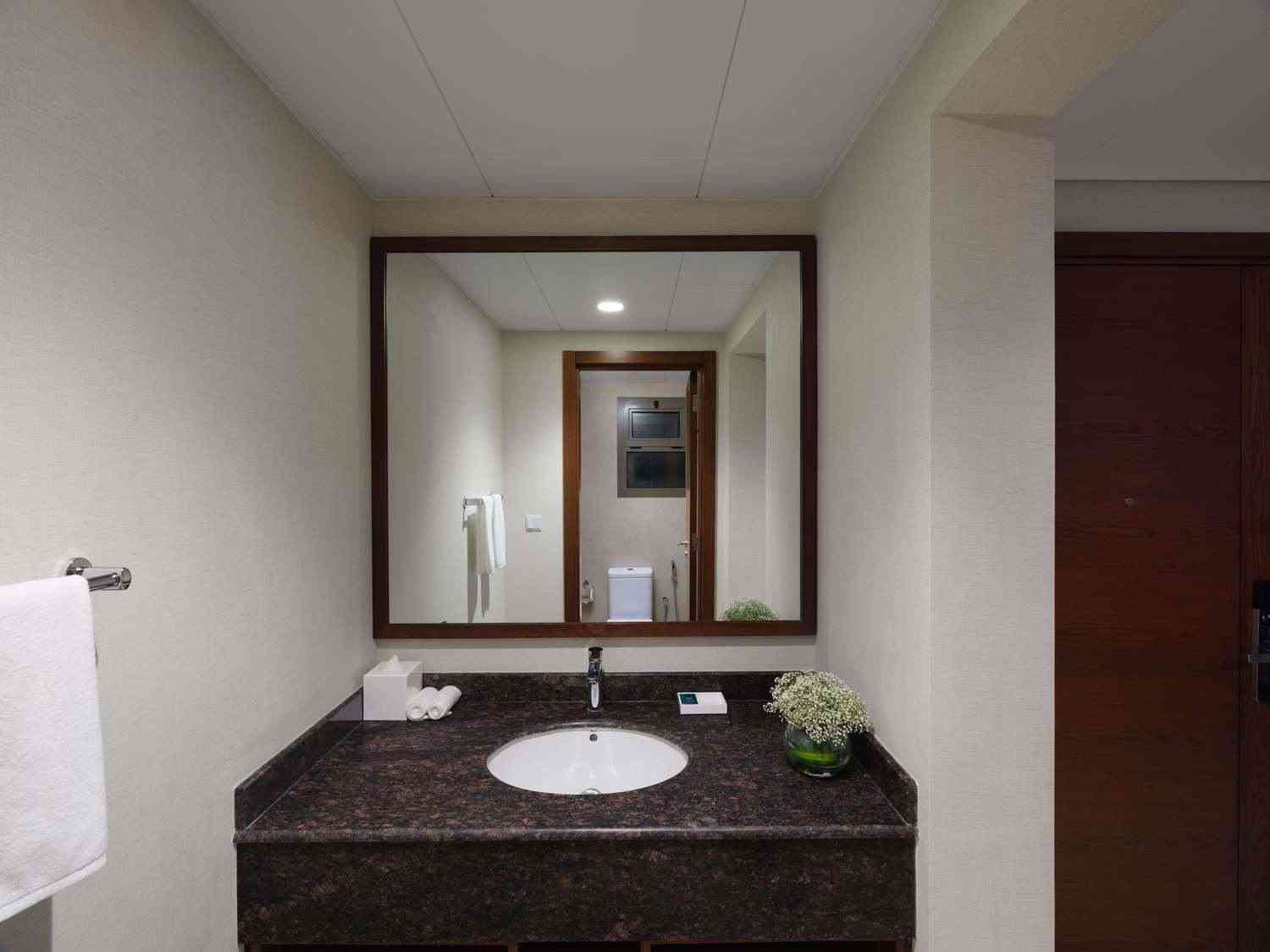 DoubleTree by Hilton Muscat Qurum в Muscat, OM