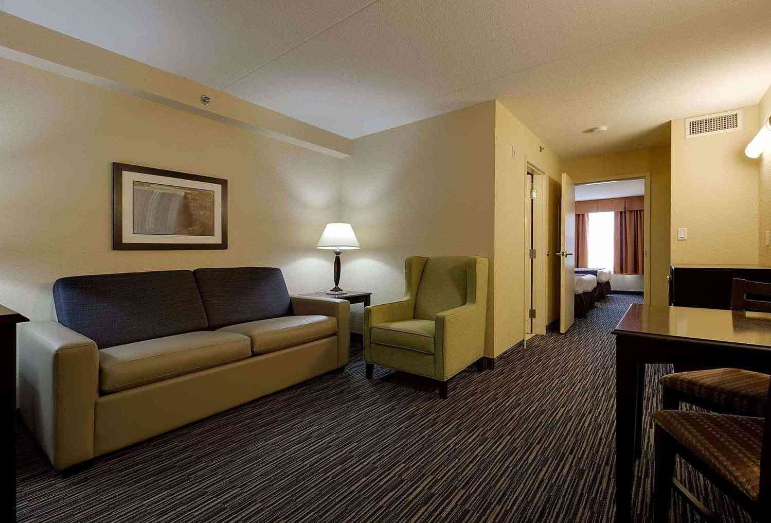 Country Inn & Suites By Radisson Niagara Falls в Niagara Falls, ON