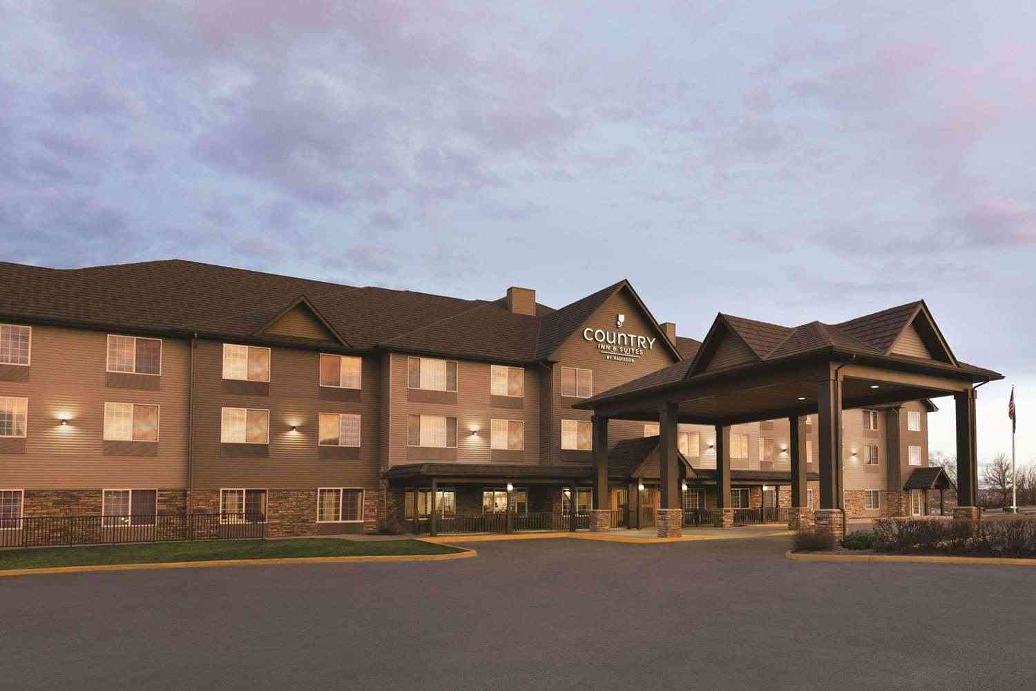 Country Inn & Suites By Radisson Billings in Facturering, MT