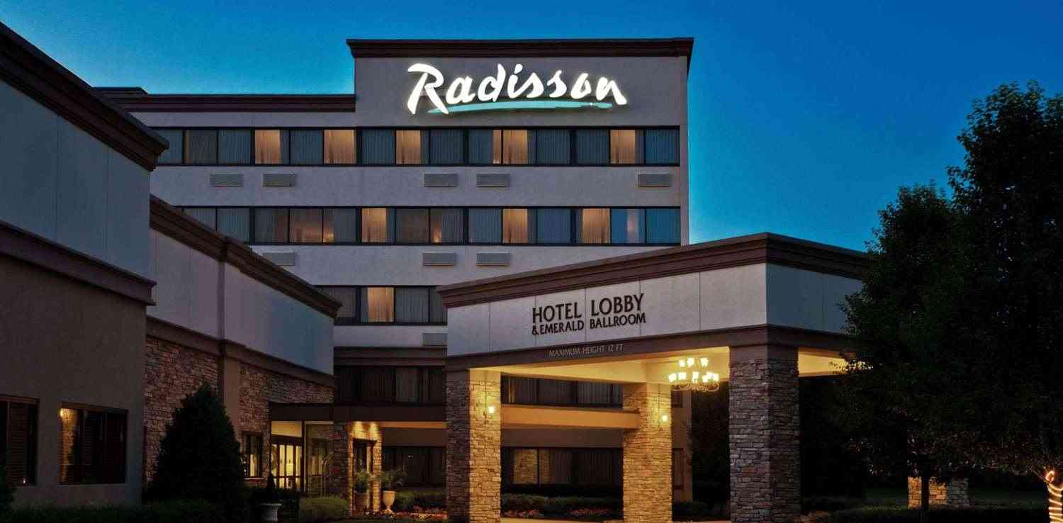 Radisson Hotel Freehold в Freehold, NJ