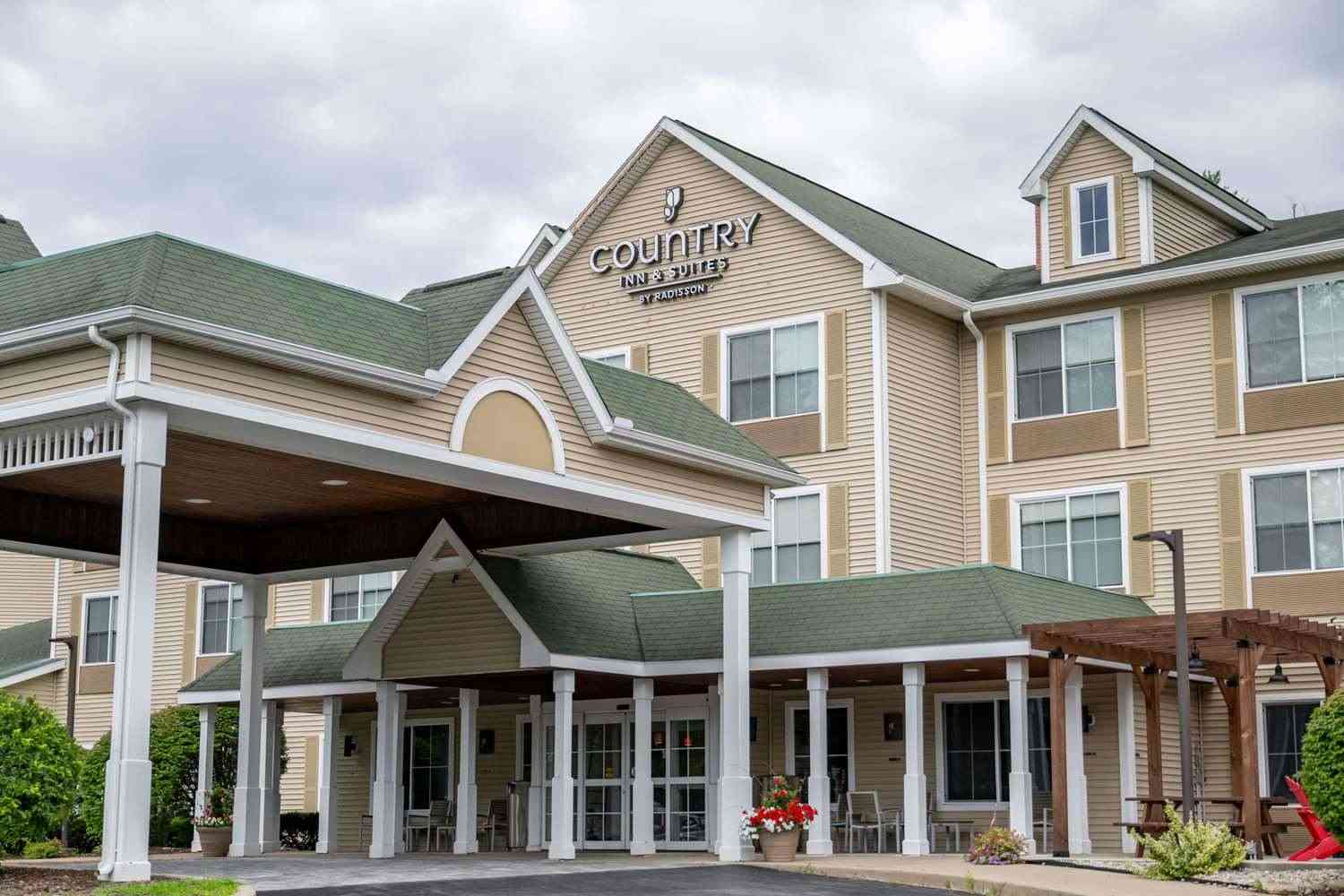 Country Inn & Suites By Radisson, Lake George (Queensbury), NY в Queensbury, NY