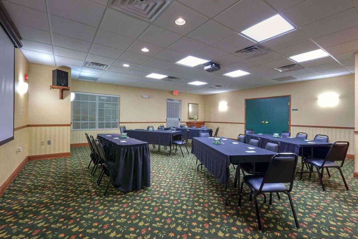Country Inn & Suites By Radisson, Winchester, VA в Winchester, VA
