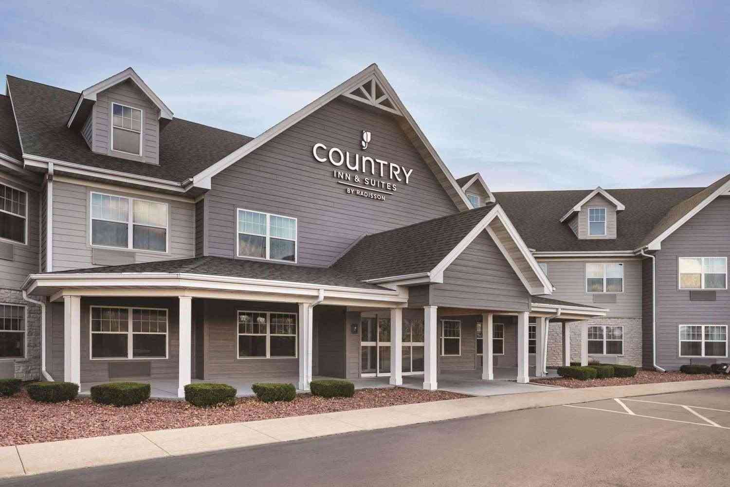 Country Inn & Suites By Radisson Germantown в Germantown, WI
